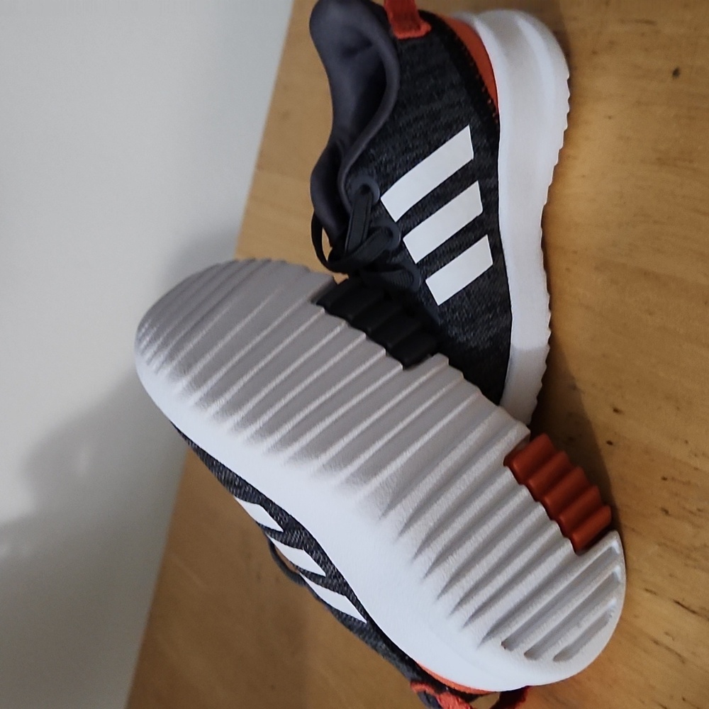Adidas - Picture 2 of 3